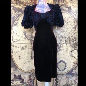 Vintage Scott McClintock puff sleeve velvet gown in navy and burgundy. Size 8
